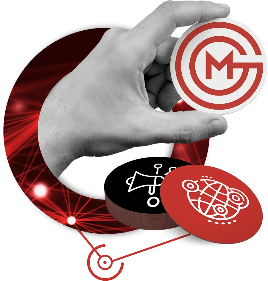 Mano sosteniendo fichas de Media Global Group conectadas a una red mundial